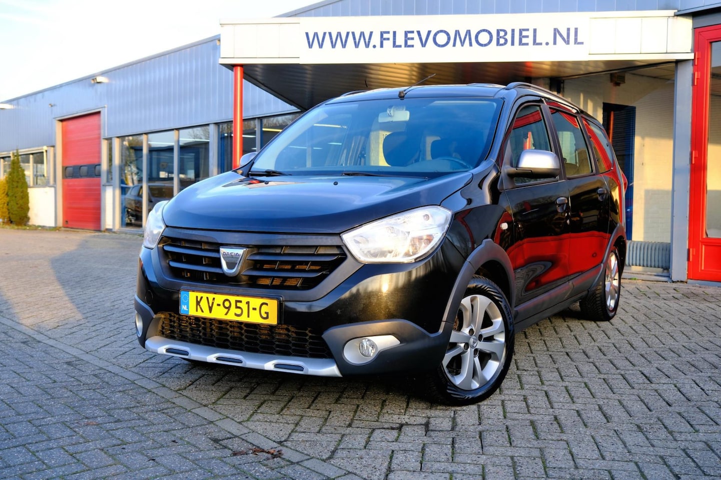 Dacia Lodgy - 1.2 TCe Stepway 7-pers Navi|Airco|LMV|Trekhaak - AutoWereld.nl