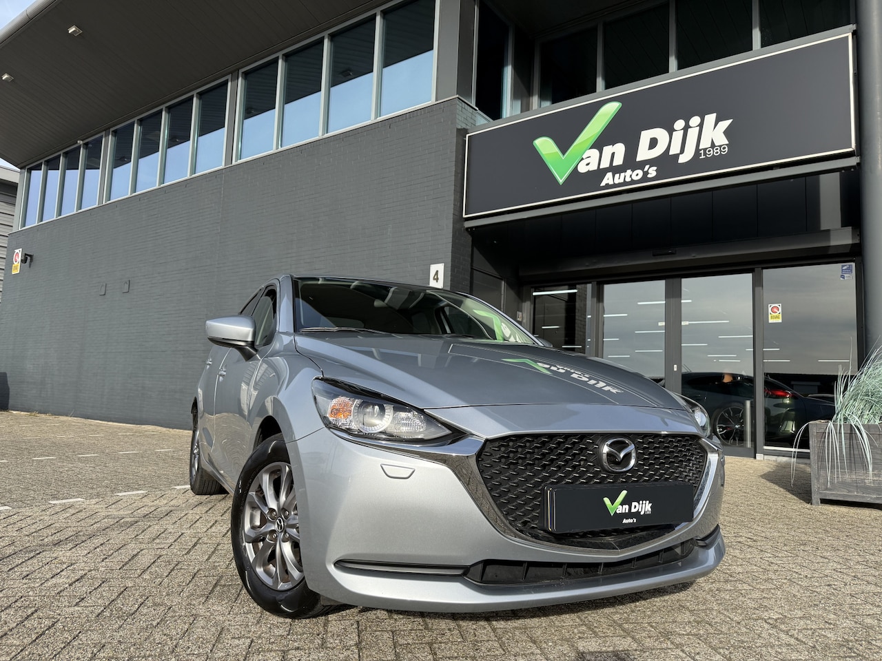 Mazda 2 - 1.5 Skyactiv-G Autom Navi Apple Car Play Lm Velgen - AutoWereld.nl