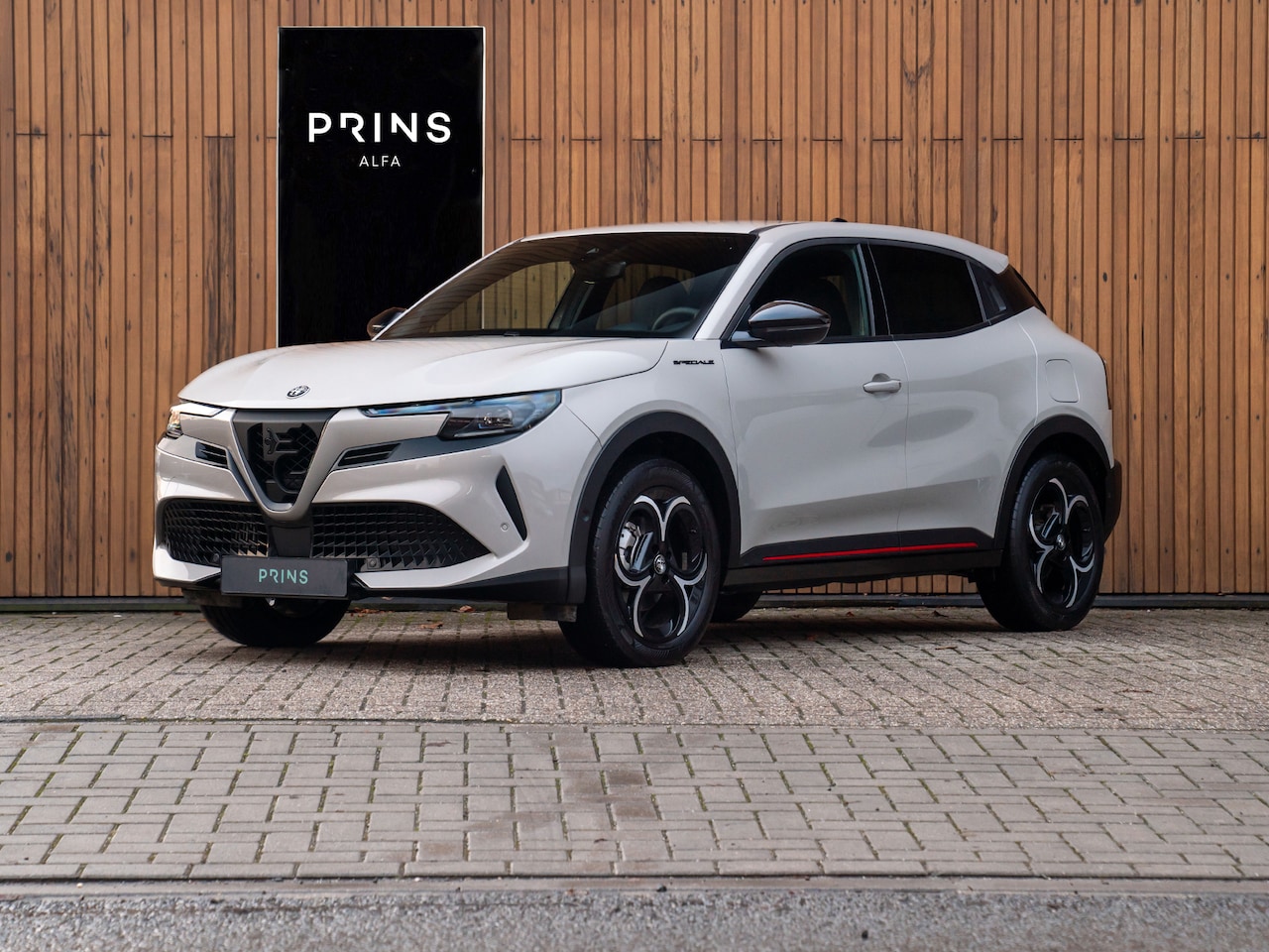 Alfa Romeo Junior - 1.2 Turbo Hybrid Ibrida Speciale | LED-Matrix | Adapt. koplampen | Stoelverwarming | Pack - AutoWereld.nl