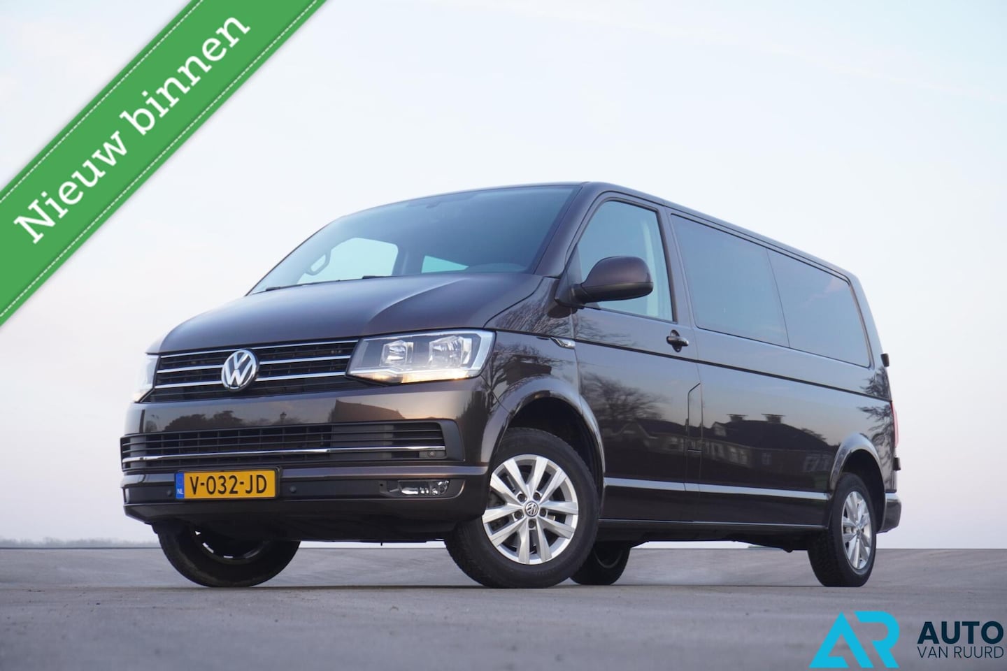 Volkswagen Transporter - 2.0 TDI L2H1 DC * Automaat * Euro 6 - AutoWereld.nl