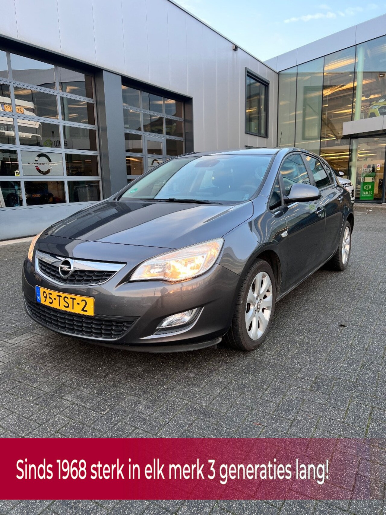 Opel Astra - 1.4 Turbo Edition 5 deurs 120PK! UNIEK KMST NAP! Airco l Cruise l TREKHAAK l Elek pakket! - AutoWereld.nl