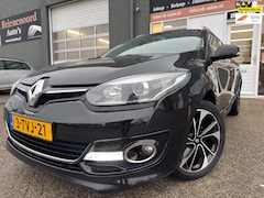 Renault Mégane Estate - 1.2 TCe Bose met parkeersensoren en navigatie en bluetooth telefoon / media
