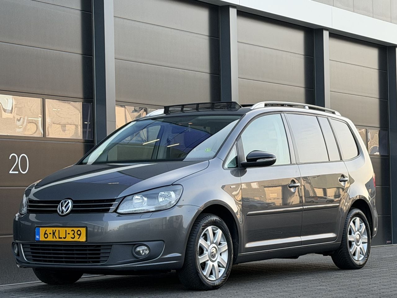 Volkswagen Touran - 1.6 TDI Pano Navi Clima 7-PERS - AutoWereld.nl