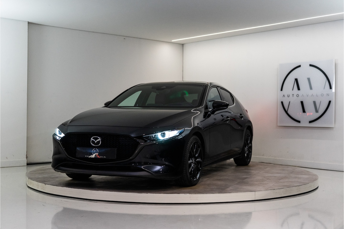 Mazda 3 - 2.0 e-SkyActiv-X M Hybrid 180 Luxury 187PK | NL AUTO+NAP | Bose | Leder | HUD | Elektr. St - AutoWereld.nl