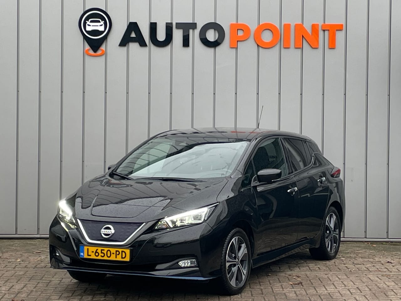 Nissan LEAF - E+ N-Connecta 62 kWh SOH100% 1E EIG DEALEROND ORG NL|TREKHAAK|360*CAMERA|BLINDSPOT|STUUR+S - AutoWereld.nl