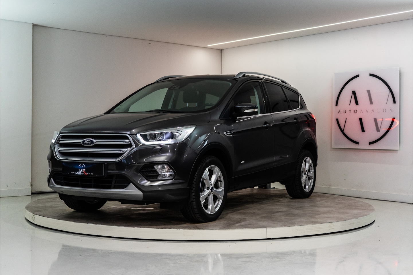 Ford Kuga - 1.5 EcoBoost Titanium 183PK AWD | Automaat | Xenon | Trekhaak | Camera | Stoelverwarming | - AutoWereld.nl