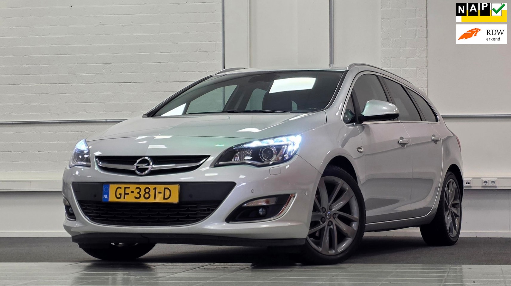 Opel Astra Sports Tourer - 1.4 Turbo Sport + Leer Navi Camera Trekhaak 140PK - AutoWereld.nl