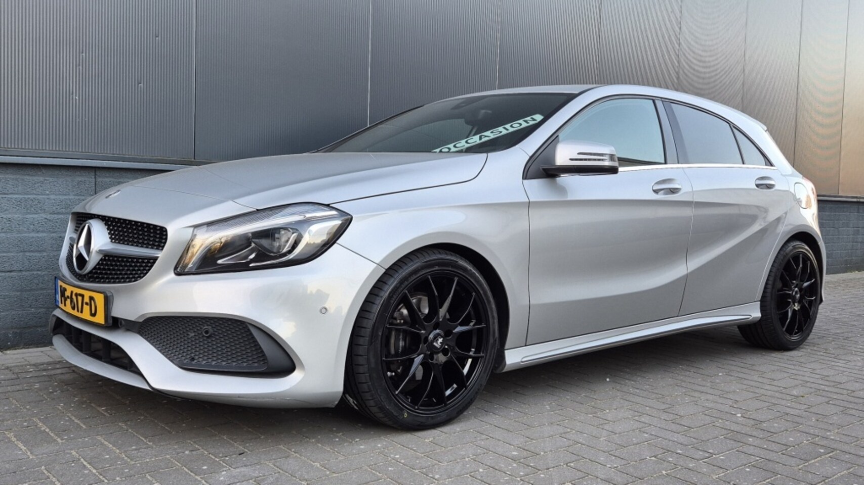 Mercedes-Benz A-klasse - 180 Bus. Sol. AMG*Led*Navi*stoelvrw*18 inch*Leder*zwarte hemel - AutoWereld.nl