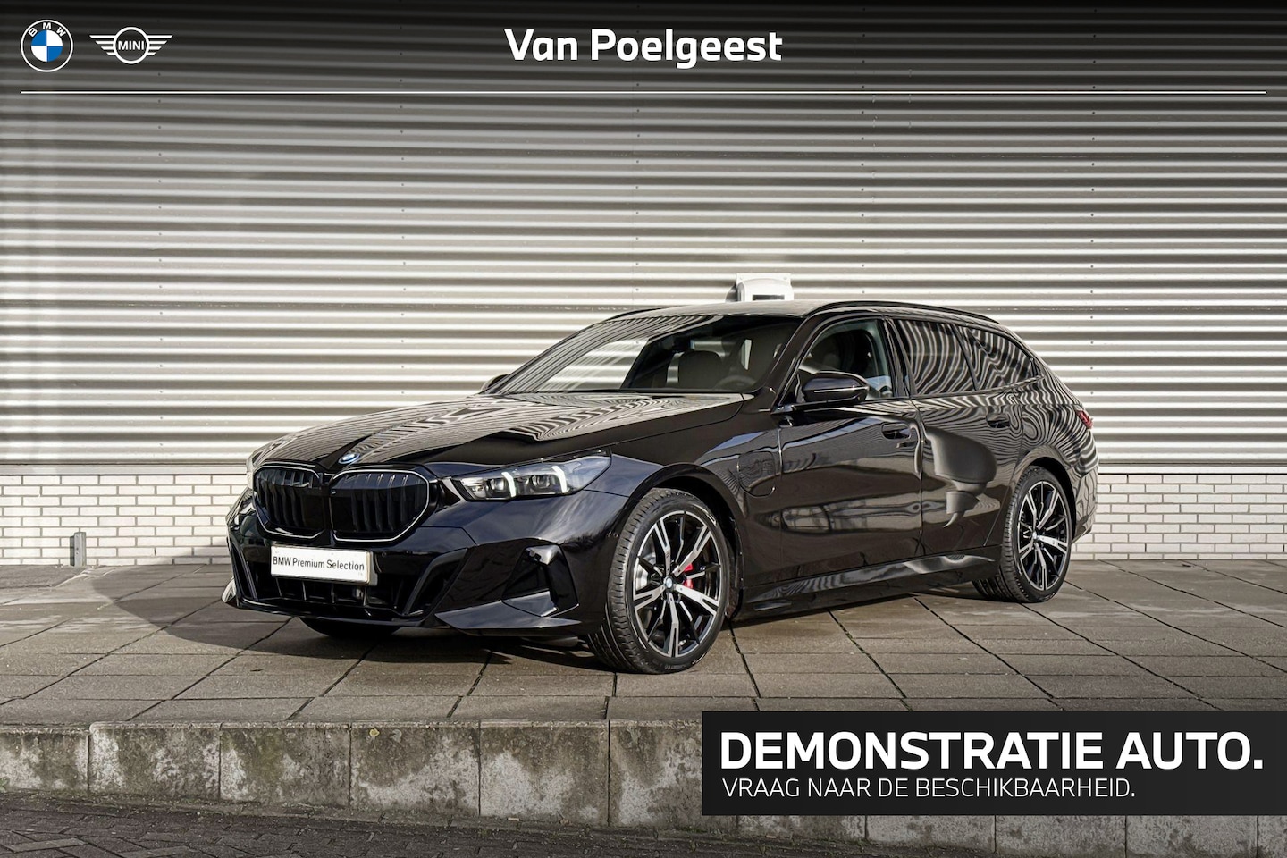 BMW 5-serie Touring - 530e M Sportpakket Pro / Innovation Pack / Travel Pack / Trekhaak / Comfort Access / Panor - AutoWereld.nl