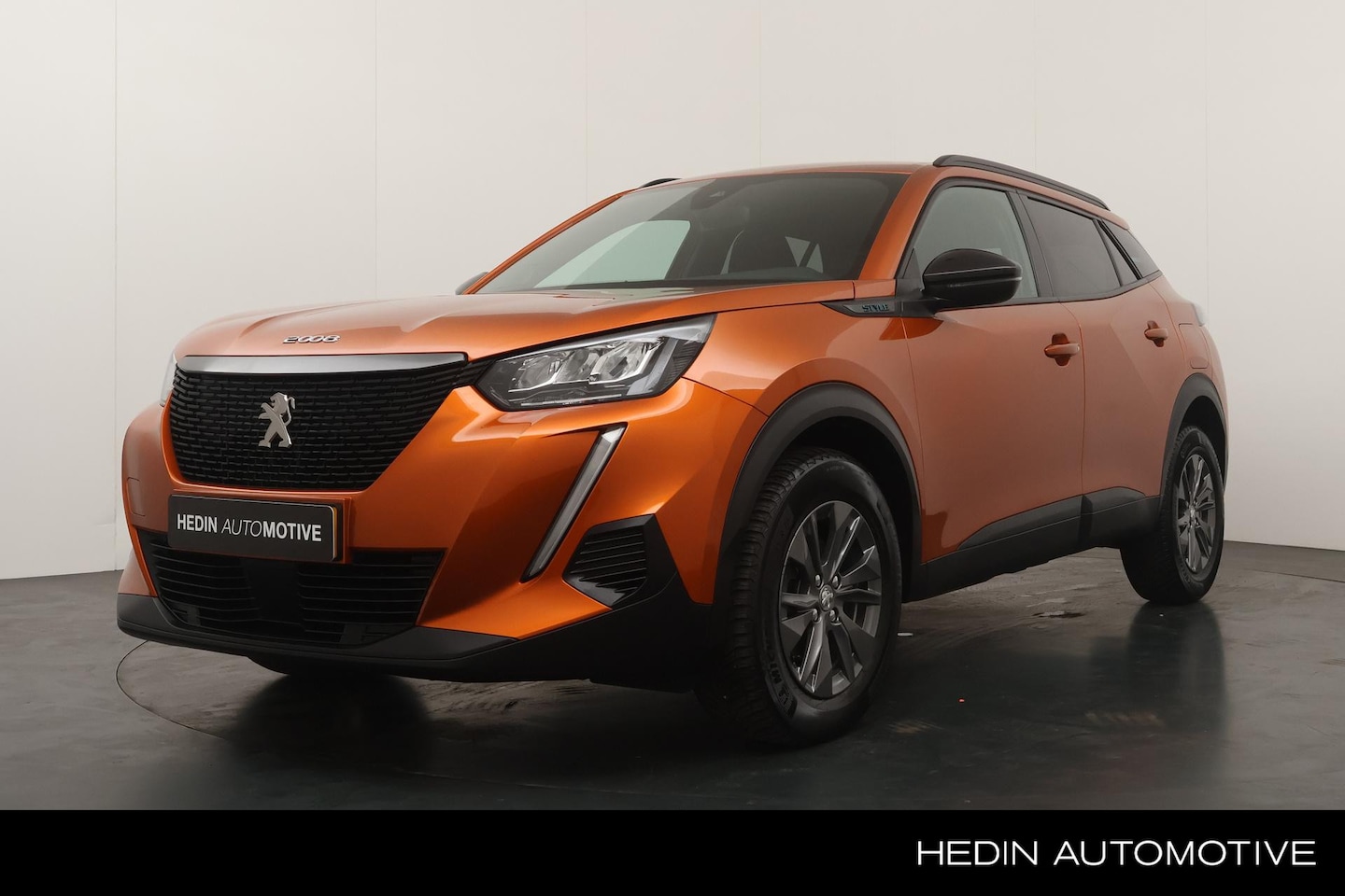 Peugeot 2008 - 1.2 100pk Style | Navigatie | Cruise Control | Parkeer Camera | Climate Control | - AutoWereld.nl