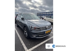Volkswagen Tiguan Allspace - 1.4 TSI 150 pk Highline 7pers. 7-DSG | Elektrische Panoramadak | Achteruitrijcamera | Stoe