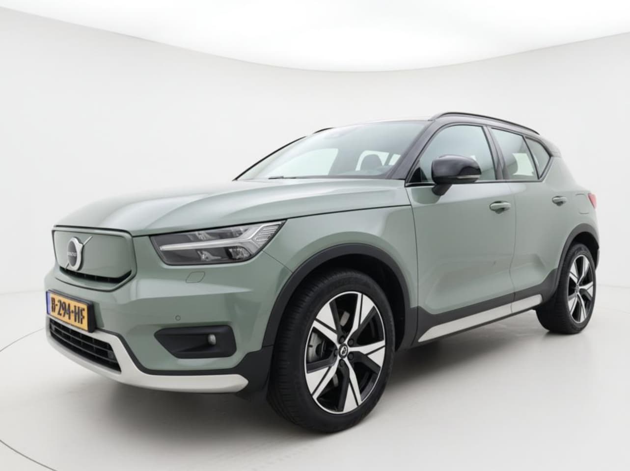 Volvo XC40 - Recharge P8 AWD R-Design SOH 91% / vol leer / Harman Kardon / camera / 408 PK - AutoWereld.nl