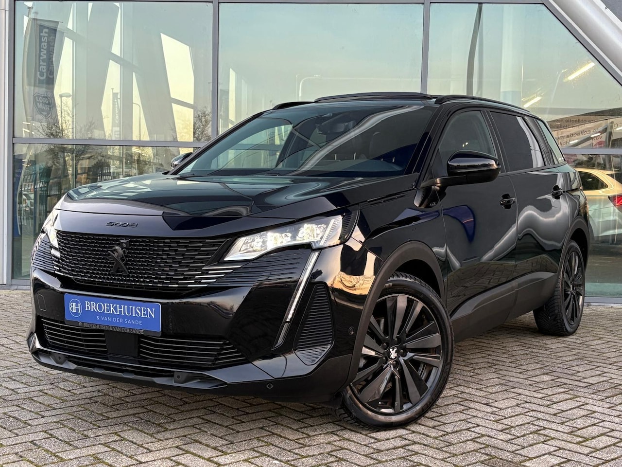 Peugeot 5008 - 1.2 PureTech GT Black Pack 131pk Automaat / Panoramadak / Trekhaak - AutoWereld.nl