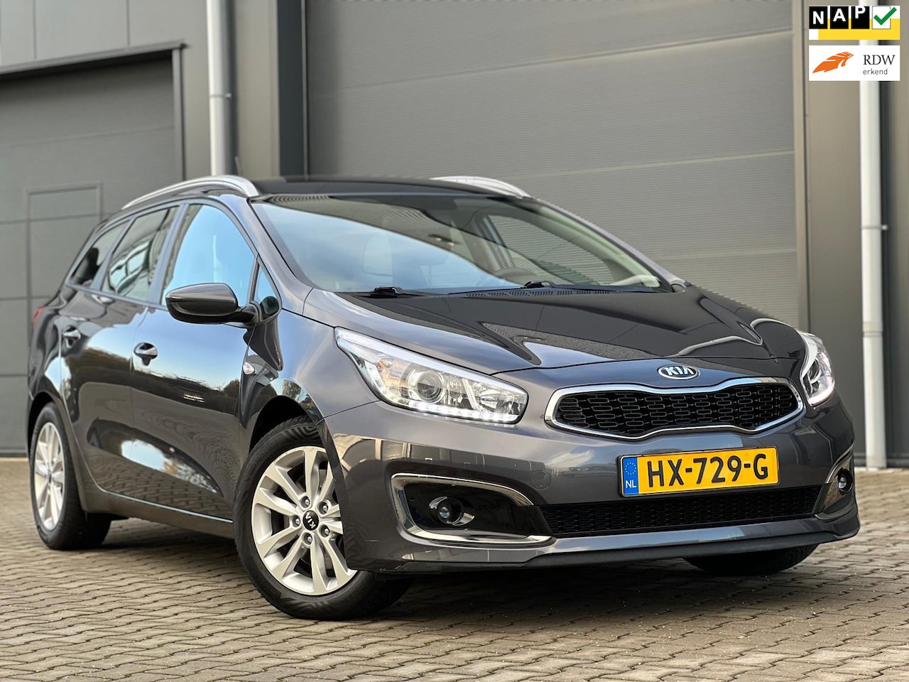 Kia Cee'd Sportswagon - 1.0 T-GDi FIRST EDITION BJ016 NAVI - AutoWereld.nl