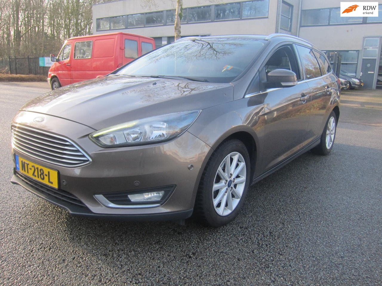 Ford Focus Wagon - 1.5 Titanium NAVI TREKHAAK EXPORT!!! - AutoWereld.nl