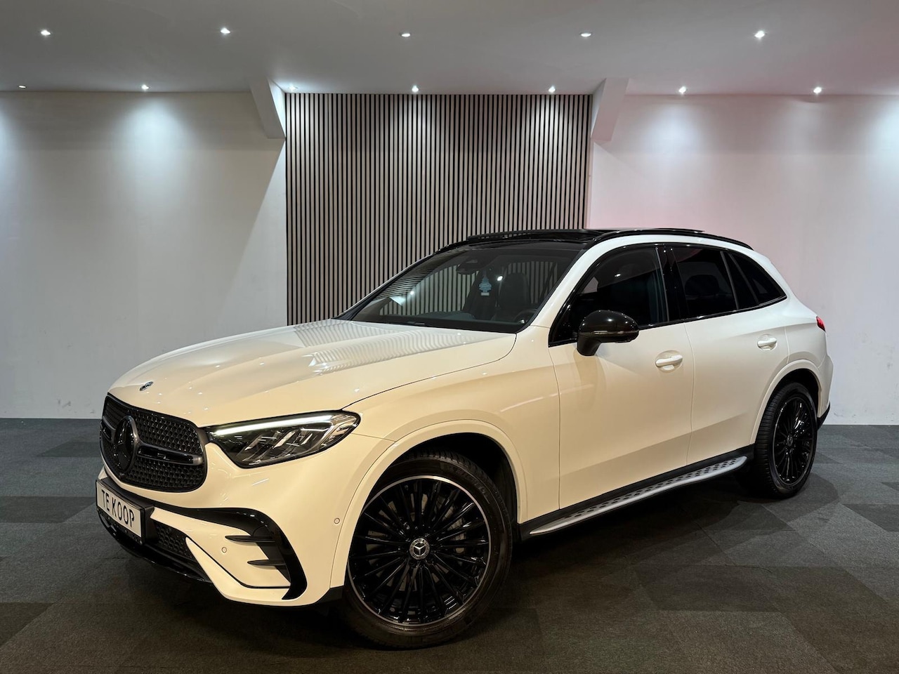 Mercedes-Benz GLC-klasse - 200 4MATIC AMG Pano l Ambient l Leder l Bom Vol !! l 360 Camera - AutoWereld.nl