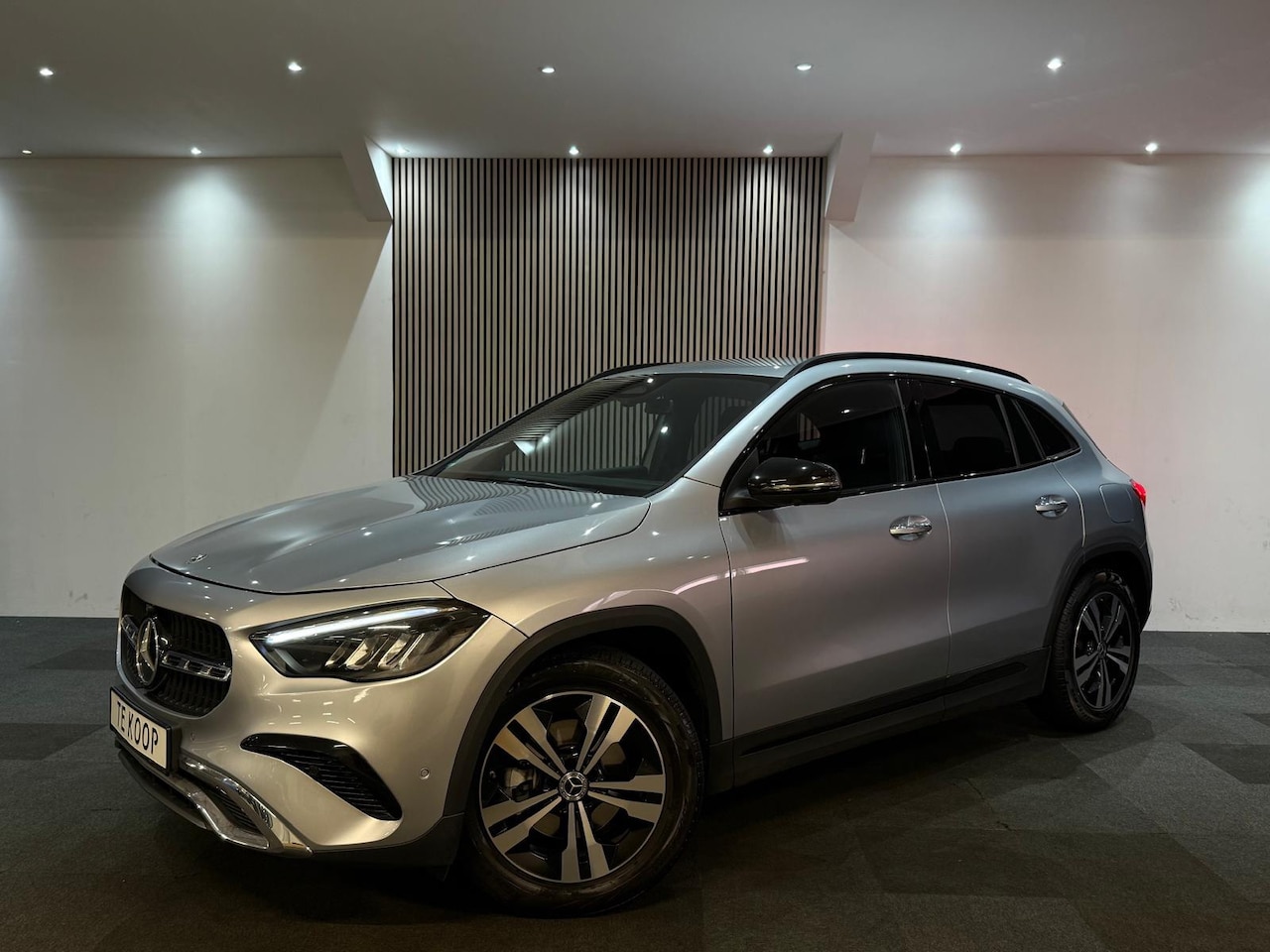 Mercedes-Benz GLA-Klasse - 200 Luxury Line l Led l Ambient l Camera 360 l Memory seats l ACC - AutoWereld.nl