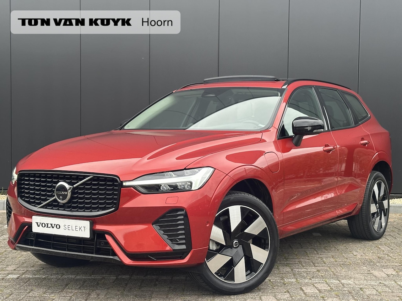Volvo XC60 - 2.0 T6 Plug-in hybrid AWD Ultimate Dark schuifdak 360 camera Bowers & Wilkins luchtvering - AutoWereld.nl