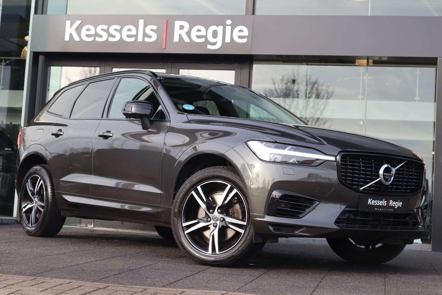 Volvo XC60 - 2.0 Recharge T6 AWD R-Design Pano H&K HuD Elec.trekhaak 360 Camera BLIS ACC - AutoWereld.nl