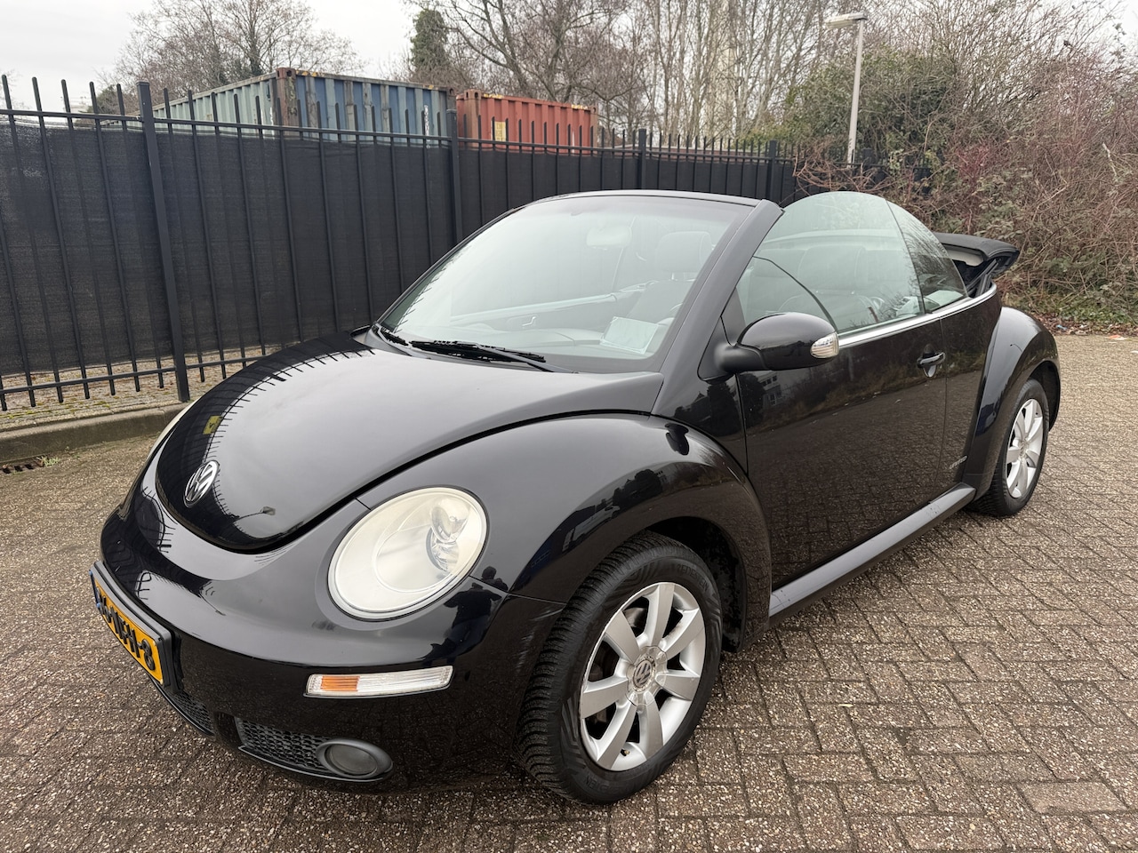 Volkswagen New Beetle Cabriolet - 1.6 Automaat Highline Airco/Stoelverw/Cruise/PDC/Trekhaak/LMV - AutoWereld.nl