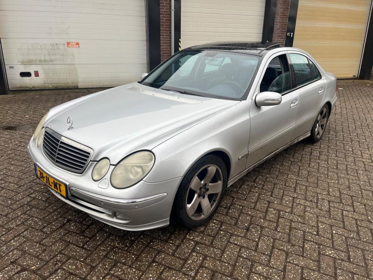Mercedes-Benz E-klasse - 240 Avantgarde CLIMA / AUT / PANO - AutoWereld.nl