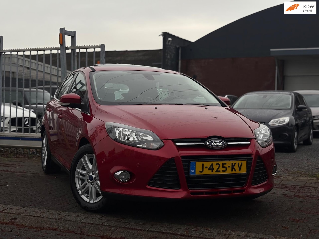 Ford Focus - 1.0 EcoBoost Titanium | Schuifdak | 16” LMV | Climate control | Dealer onderhouden | - AutoWereld.nl