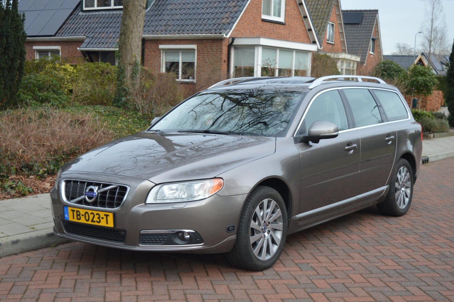 Volvo V70 - 1.6 T4 Summum leer/navi/schuifdak/dealer onderh/150dkm - AutoWereld.nl