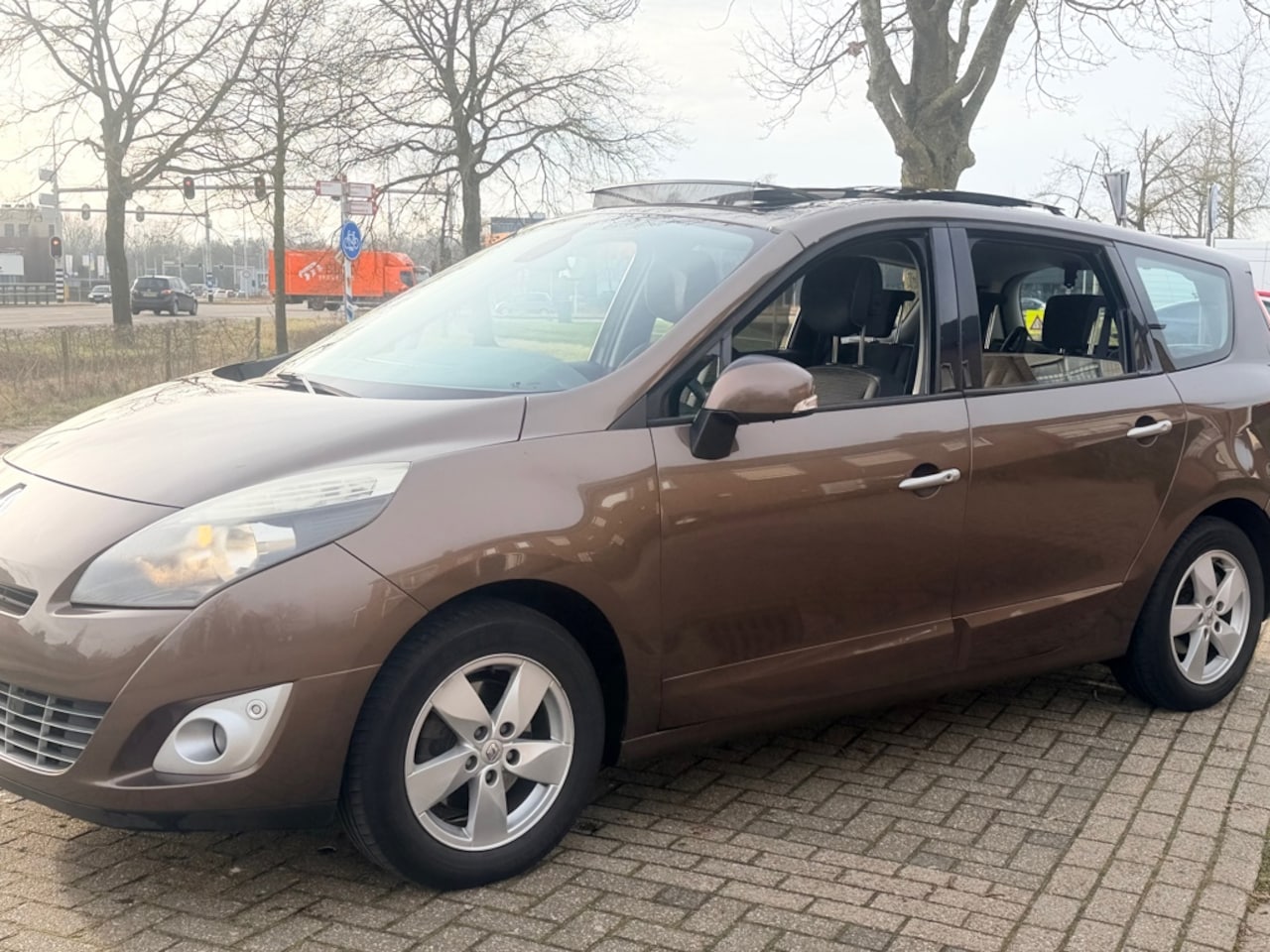 Renault Grand Scénic - 2.0 Dynamique 7p. trekhaak AUTOMAAT- Open dak - AutoWereld.nl