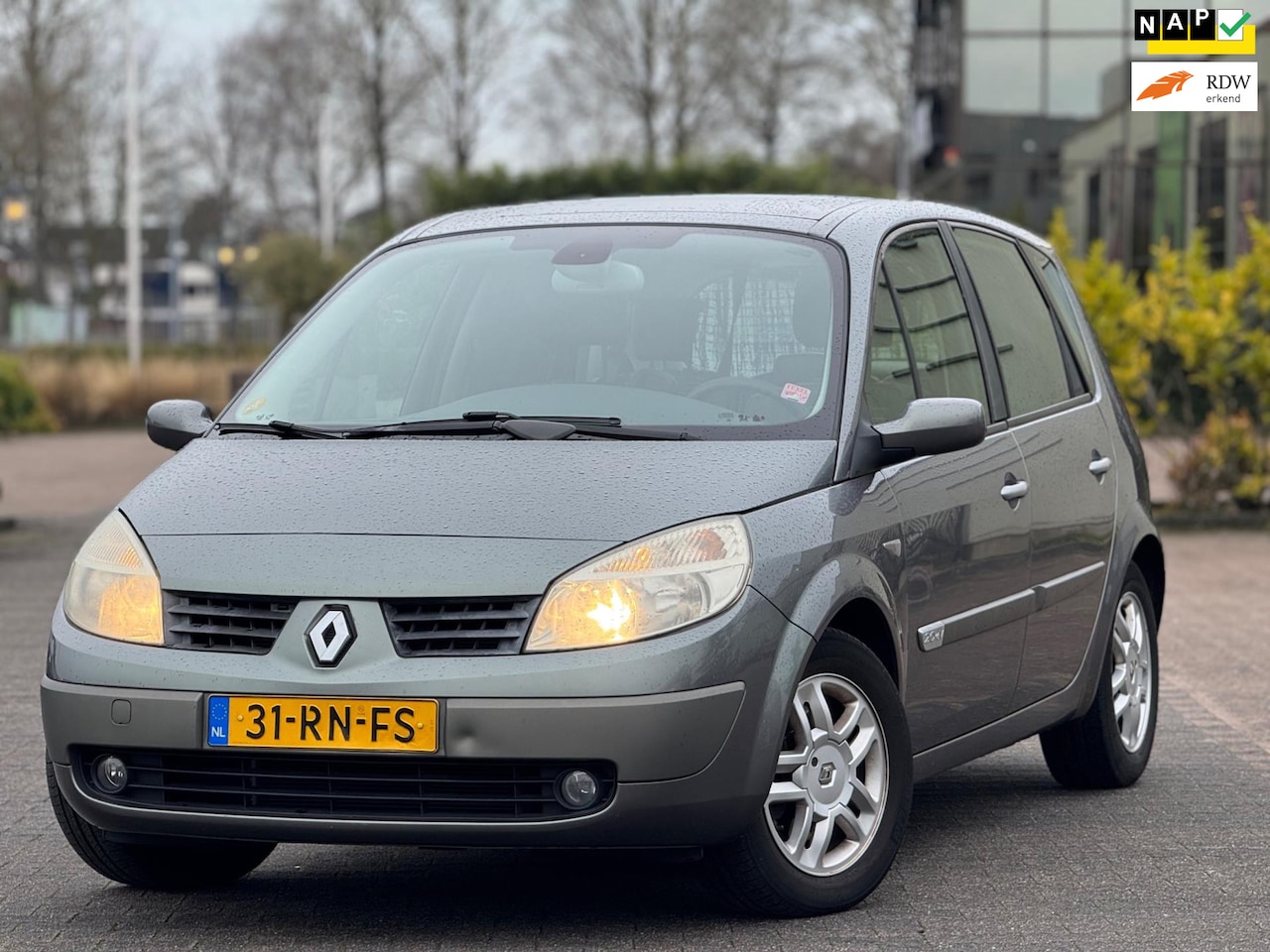 Renault Scénic - 2.0-16V Privilège Luxe | Panoramadak | Parkeersensoren | Trekhaak | Airco | Elektrische ra - AutoWereld.nl