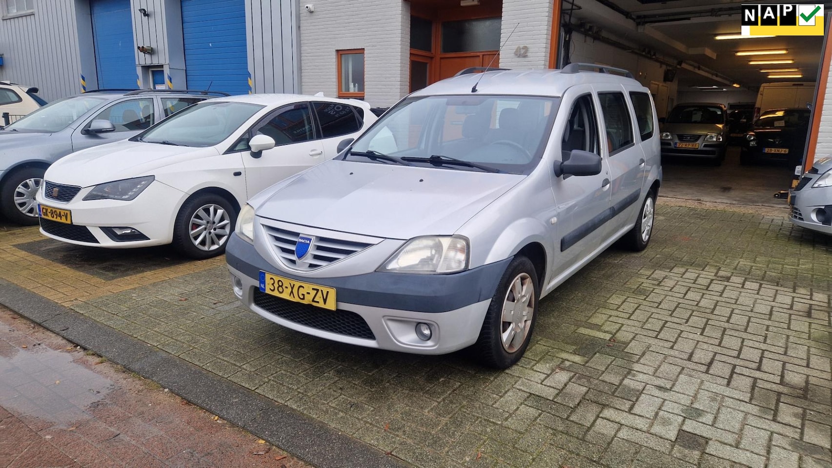 Dacia Logan MCV - 1.6 Lauréate apk tot 29-10-2026 - AutoWereld.nl