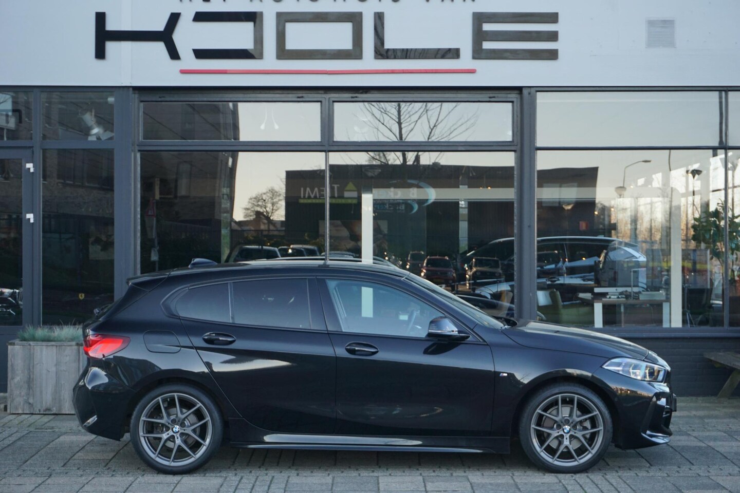 BMW 1-serie - 118i High Executive | M Sport | Carplay | HIFI - AutoWereld.nl