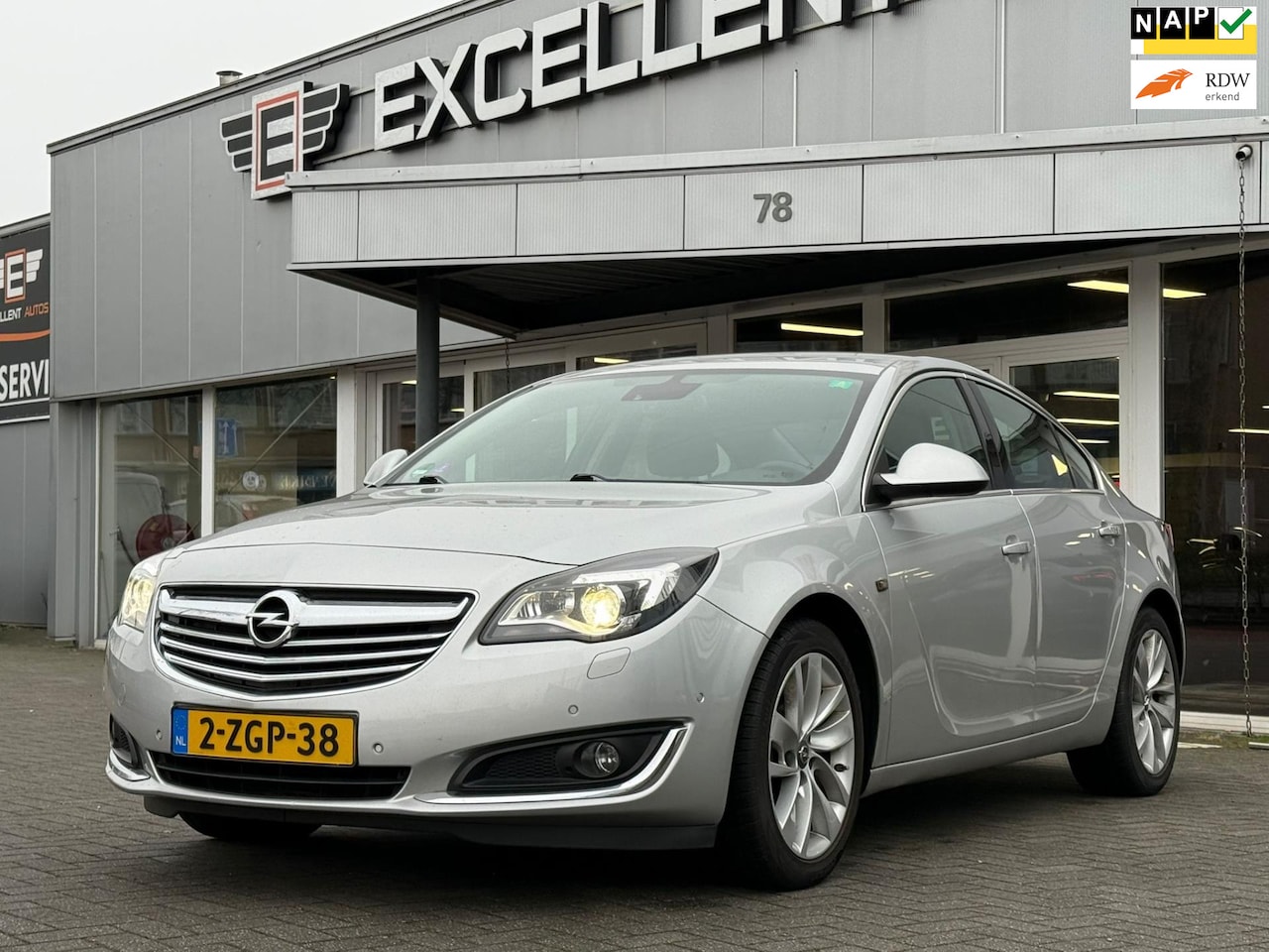 Opel Insignia - 1.6 T Cosmo Automaat - Navigatie - AutoWereld.nl