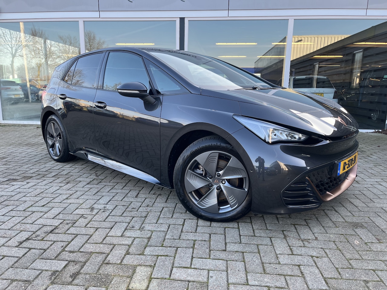 CUPRA Born - Business Plus 62 kWh / Camera / carplay / Led / Stuurverwarming - AutoWereld.nl