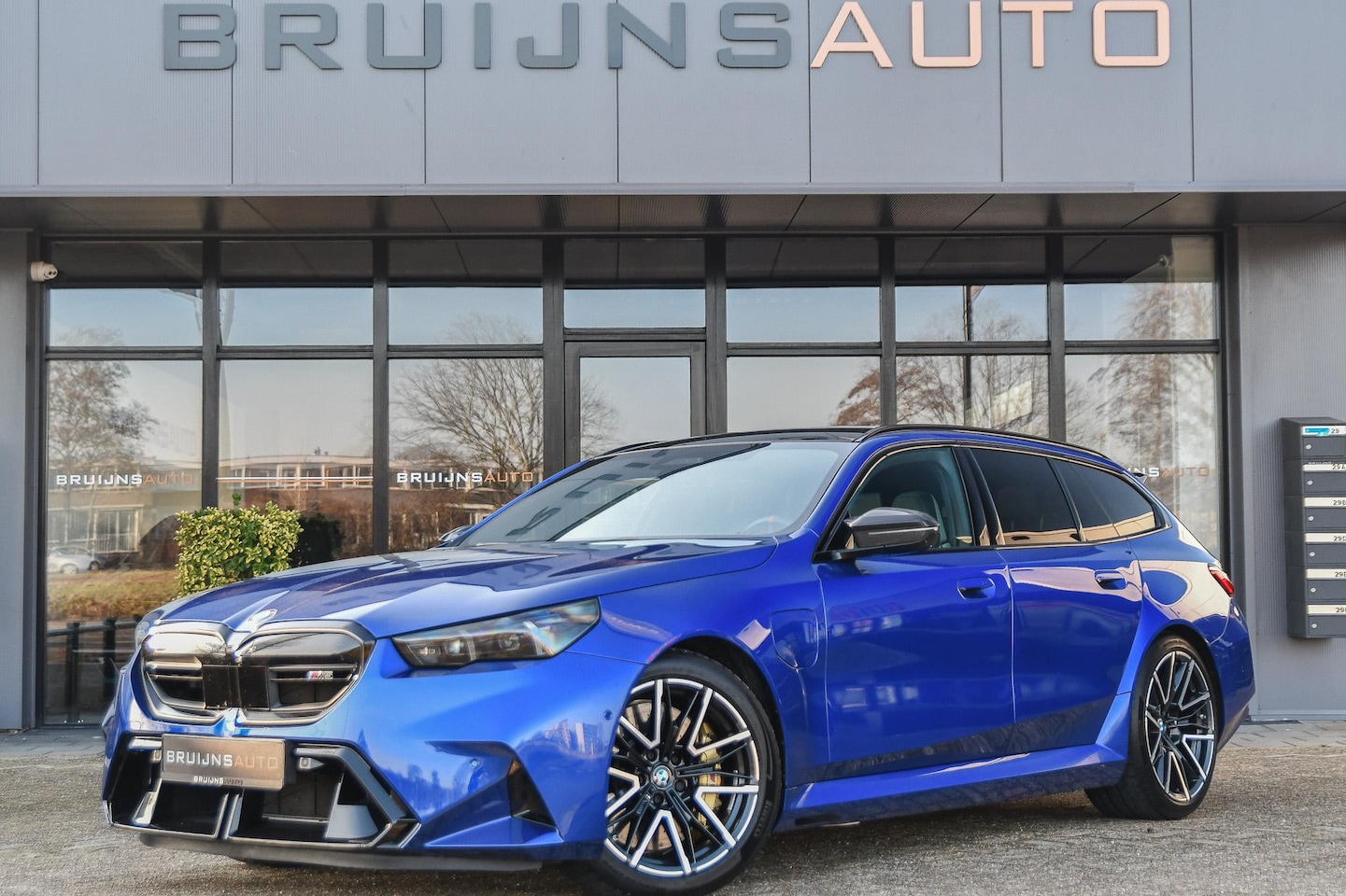 BMW 5-serie Touring - M5 |Keramisch|Carbon|Trekhaak|Glazendak| - AutoWereld.nl