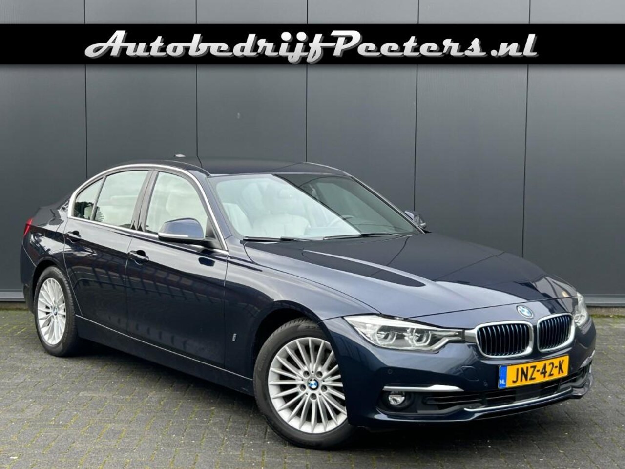 BMW 3-serie - 330e Luxury ACC Leder LED HUD Camera H/K Sportstoel BTW-auto - AutoWereld.nl