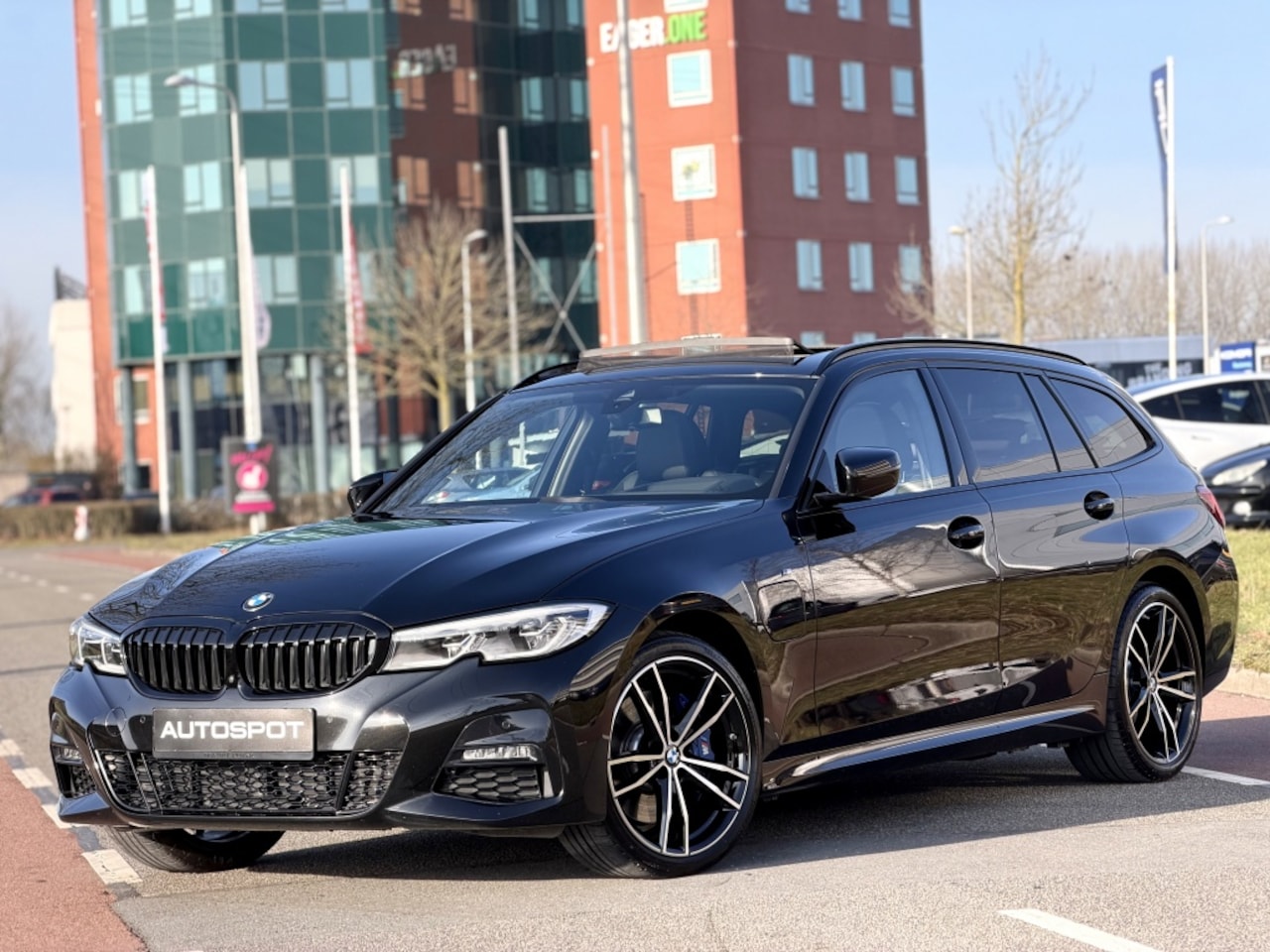 BMW 3-serie Touring - 330e xDrive M-Sport Pano Laser Memory HUD - AutoWereld.nl