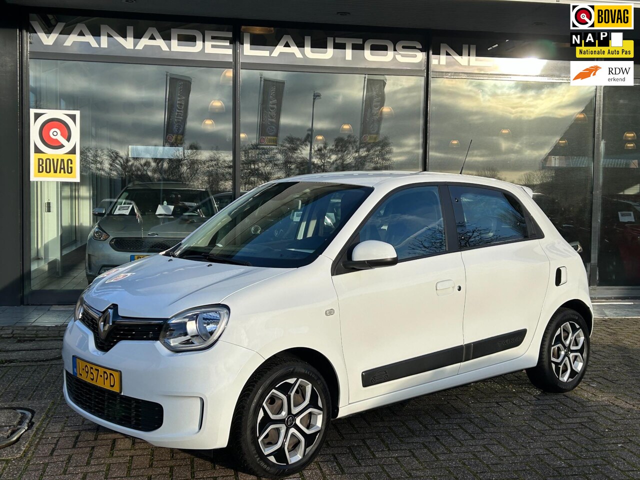 Renault Twingo - 1.0 SCe Collection App-Connect Airco Cruise NAP NL-Auto Dealeronderhouden! - AutoWereld.nl