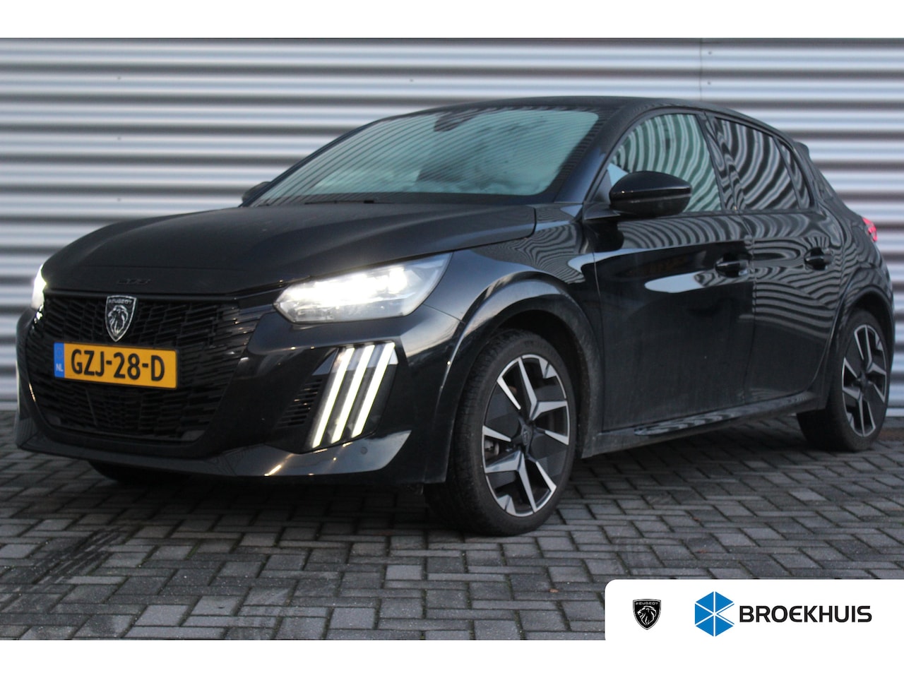 Peugeot 208 - 1.2 HYBRID 100PK GT PACK AUTOMAAT / NAVI / LEDER / CLIMA / PDC / 17" LMV / CAMERA / KEYLES - AutoWereld.nl