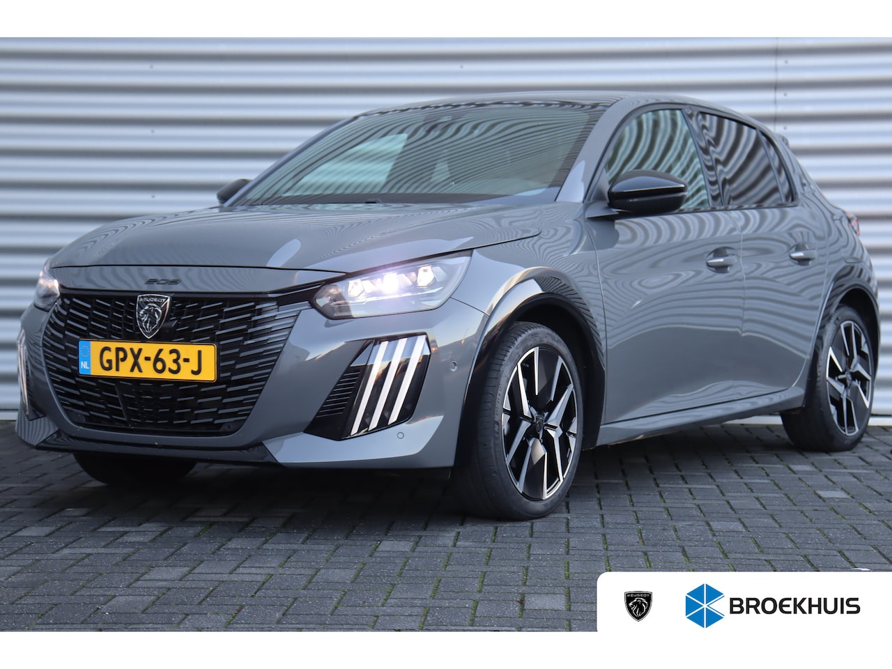 Peugeot 208 - HYBRID 100PK GT PACK AUTOMAAT / NAVI / LEDER / CLIMA / PDC / 17" LMV / CAMERA / KEYLESS / - AutoWereld.nl