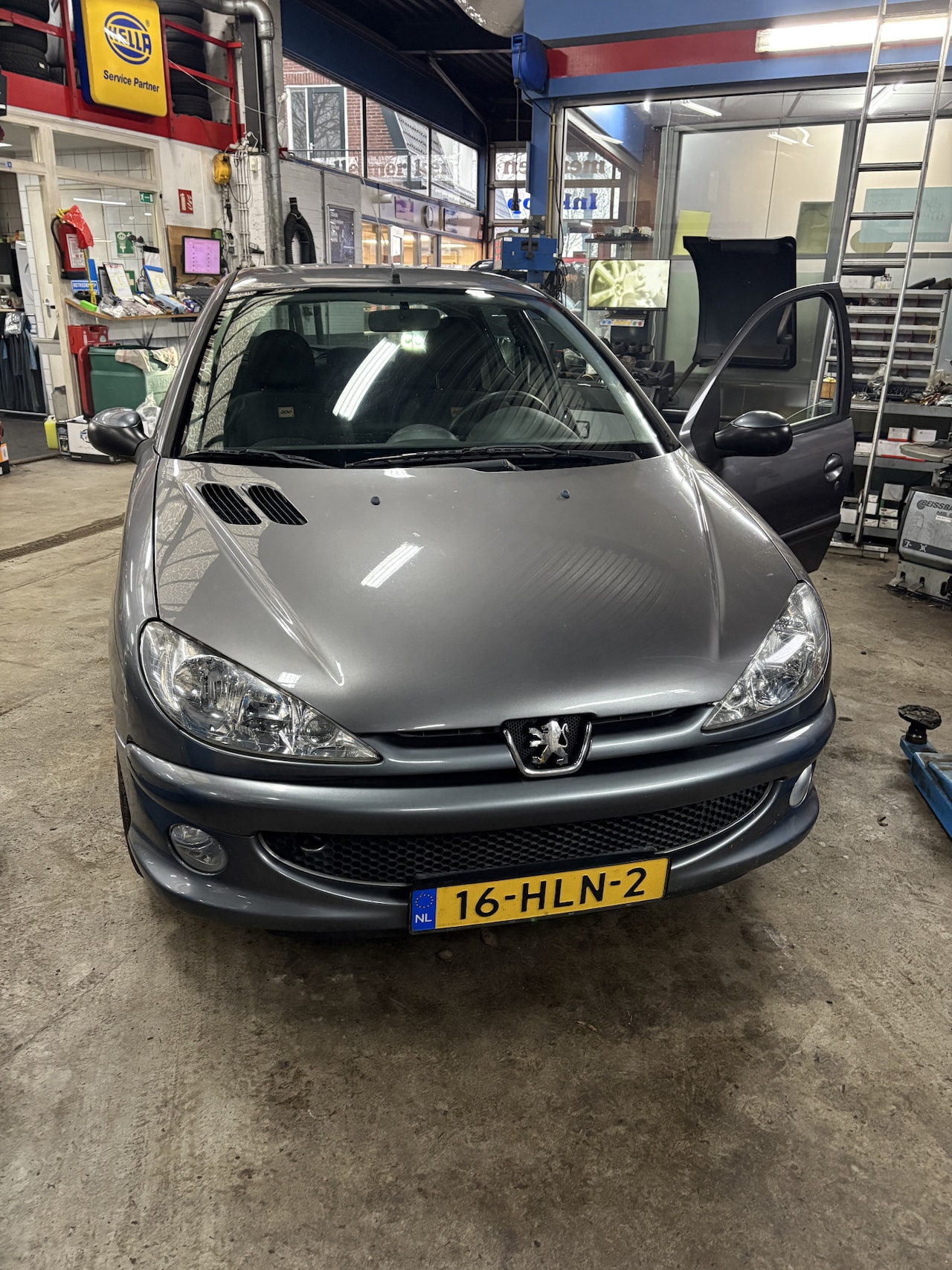 Peugeot 206 - 1.4 Génération Nog in knappe staat verkerende Peugeot - AutoWereld.nl
