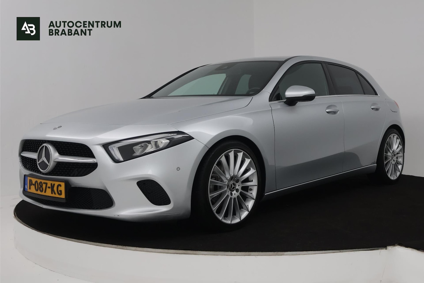 Mercedes-Benz A-klasse - 180 d Premium Plus (ACHTERUITRIJCAMERA, NAVIGATIE, PARKEERSENSOREN, BLUETOOTH, CRUISE CONT - AutoWereld.nl