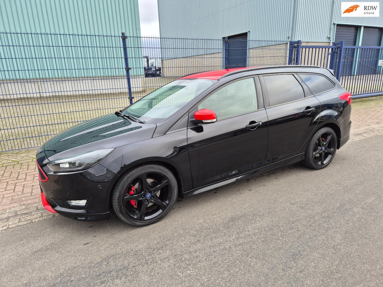 Ford Focus Wagon - 1.5 Black Edition ST Look *CLIMA*NAVI*18 INCH - AutoWereld.nl