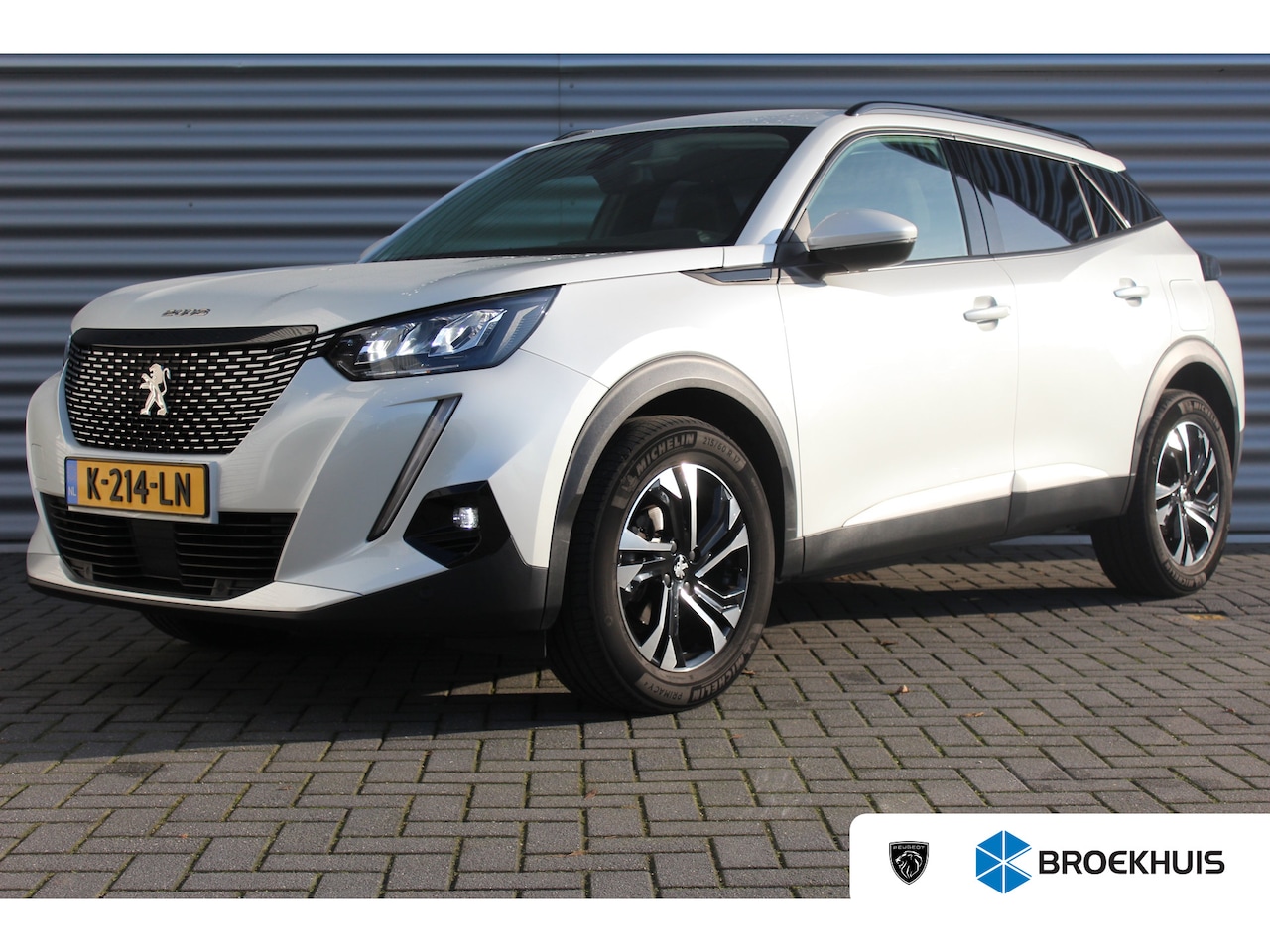 Peugeot 2008 - 1.2 PURETECH 100PK ALLURE PACK / NAVI / LEDER / CLIMA / LED / PDC / 17" LMV / CAMERA / KEY - AutoWereld.nl