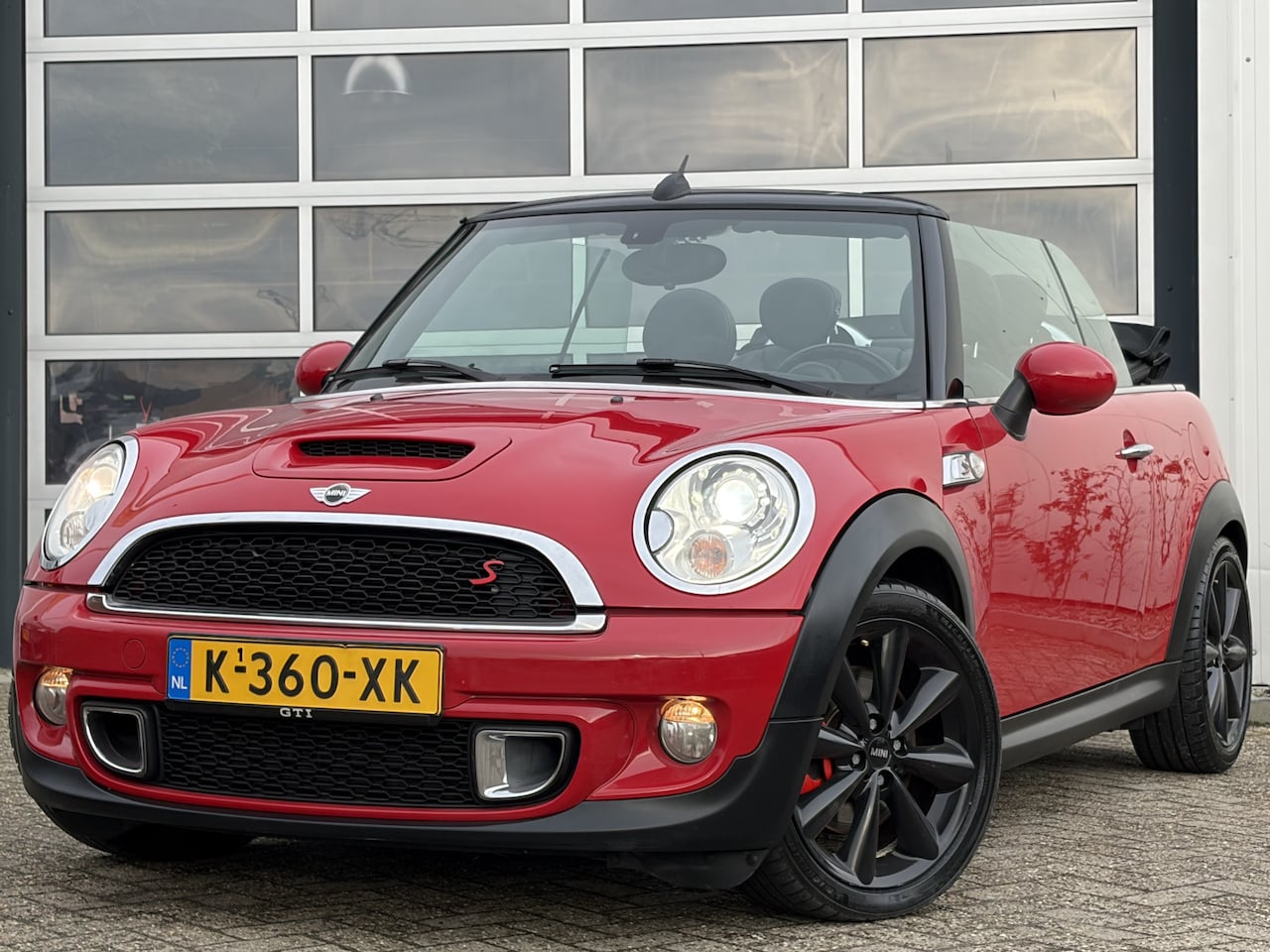 MINI Cabrio - Mini 1.6 Cooper S Chili 184pk | Bi-xenon koplampen | Cruise control | Lederen bekleding | - AutoWereld.nl