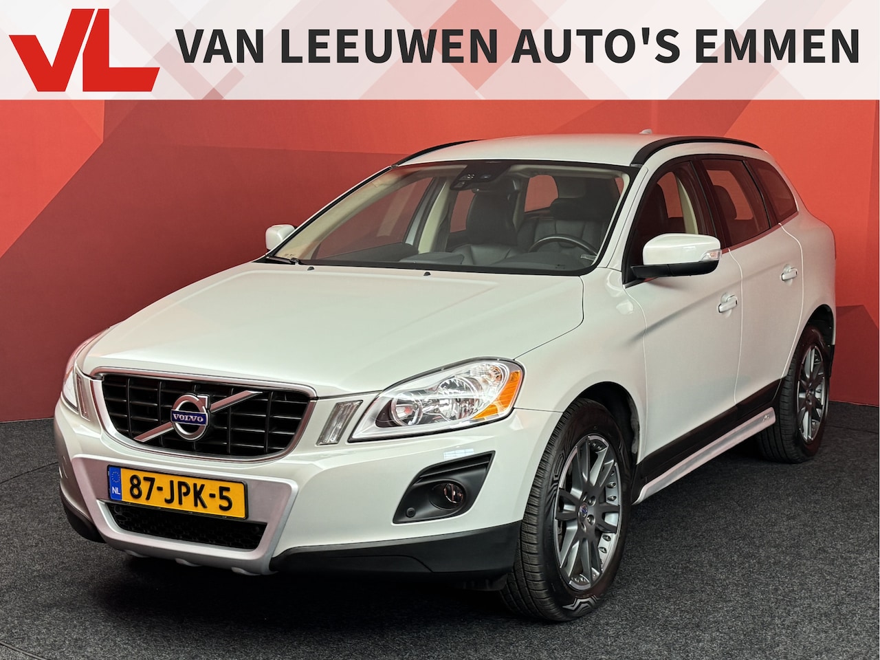 Volvo XC60 - 3.0 T6 AWD Momentum | Navigatie | Leer | Stoel V.W. | Climate Control | - AutoWereld.nl