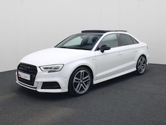 Audi A3 Limousine - 35 TFSI/150PK S Line · Panoramadak · Trekhaak · Camera + Parkeersensoren