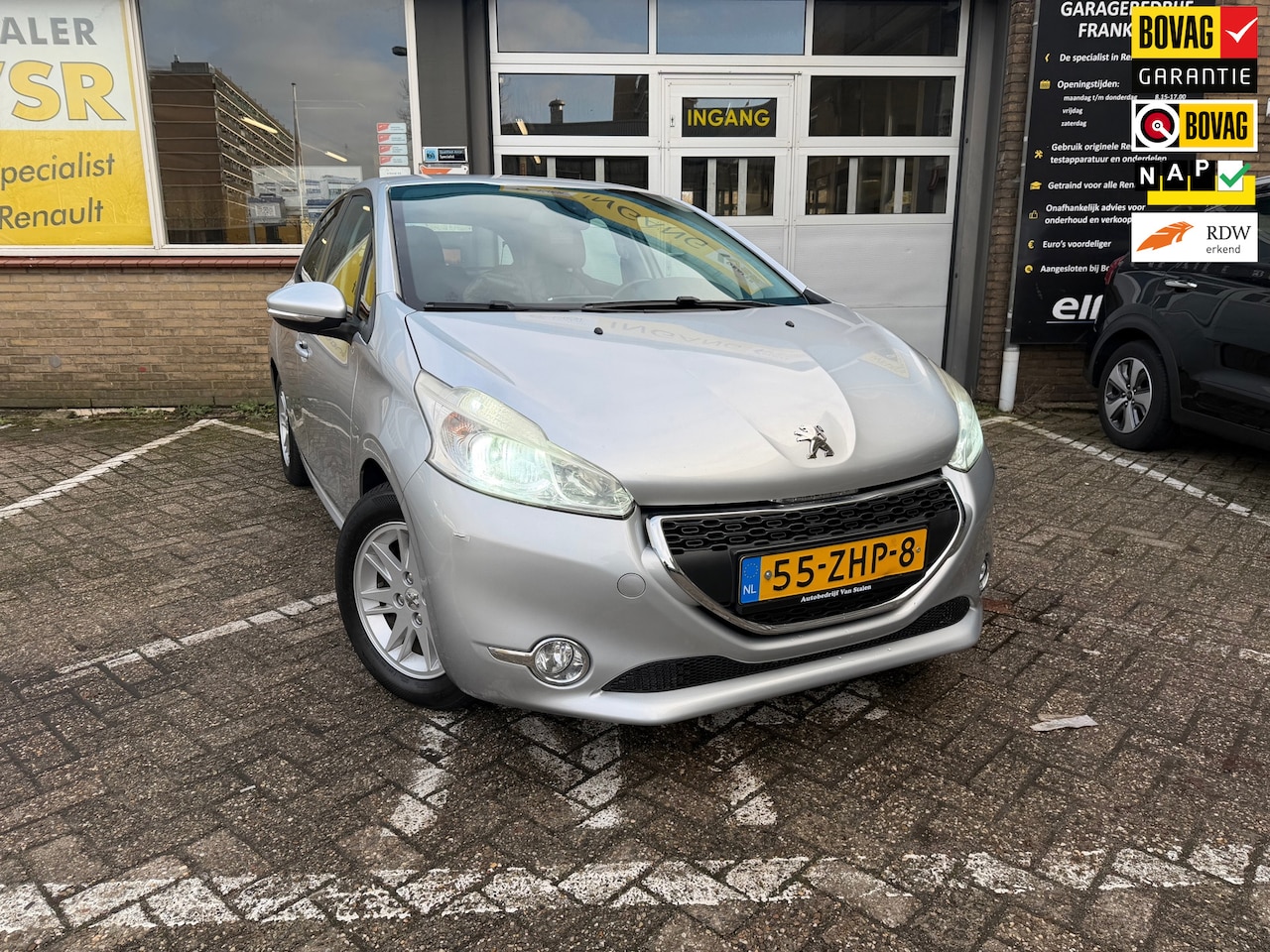 Peugeot 208 - 1.2 VTi Active |Trekhaak|Cruise|Navigatie|ECC| - AutoWereld.nl