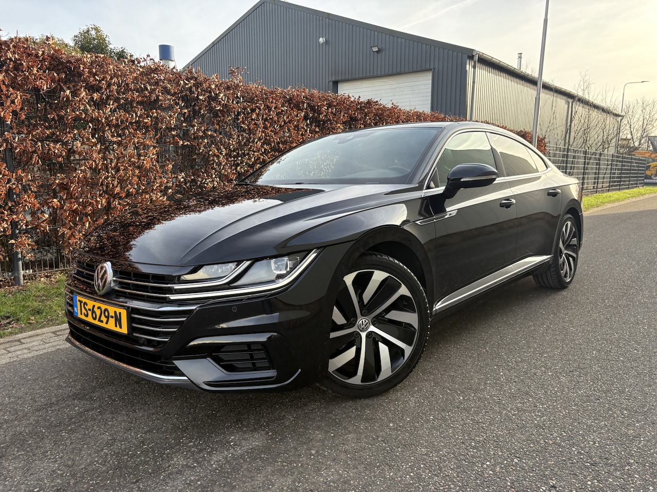 Volkswagen Arteon - 2.0 TSI Business R / AUTOMAAT / NAVI / R-LINE / CRUISE - AutoWereld.nl