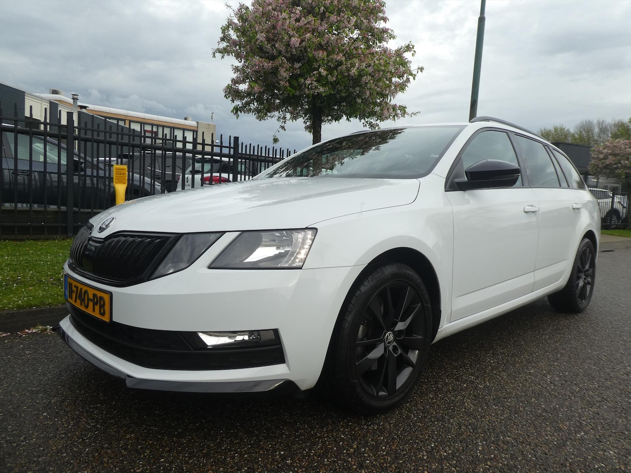 Skoda Octavia Combi - 1.0 TSI Greentech 115pk Sport Business Navigatie Multi Media Trekhaak - AutoWereld.nl