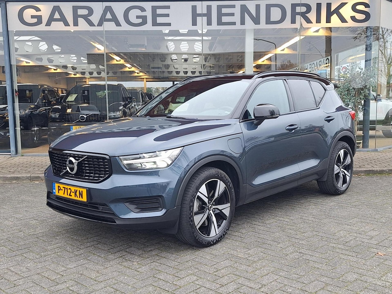 Volvo XC40 - 1.5 T5 Recharge R-Design | Pano | Two Tone | Trekhaak elektr | Alcantara R | occasion - AutoWereld.nl